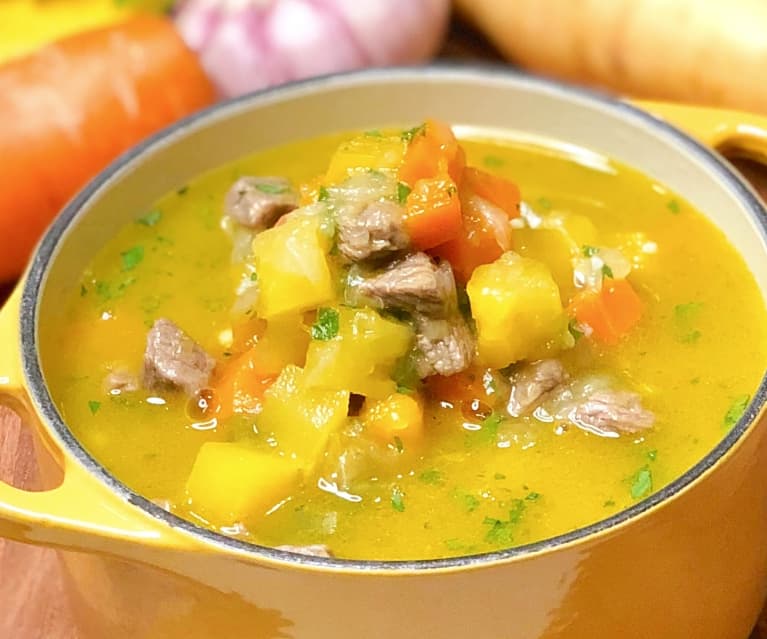 Sopa de carne com legumes