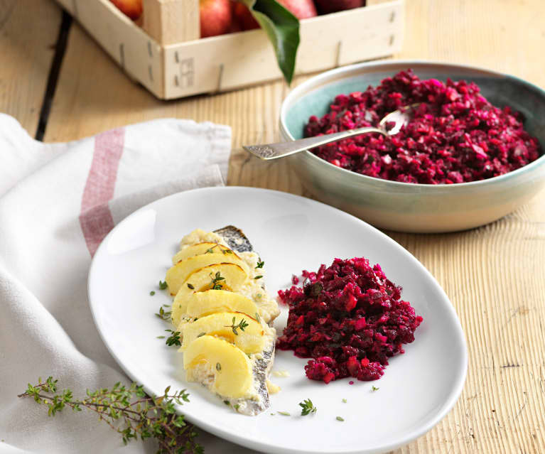 Felchenfilets mit Apfelkren und Rote-Rüben-Salat