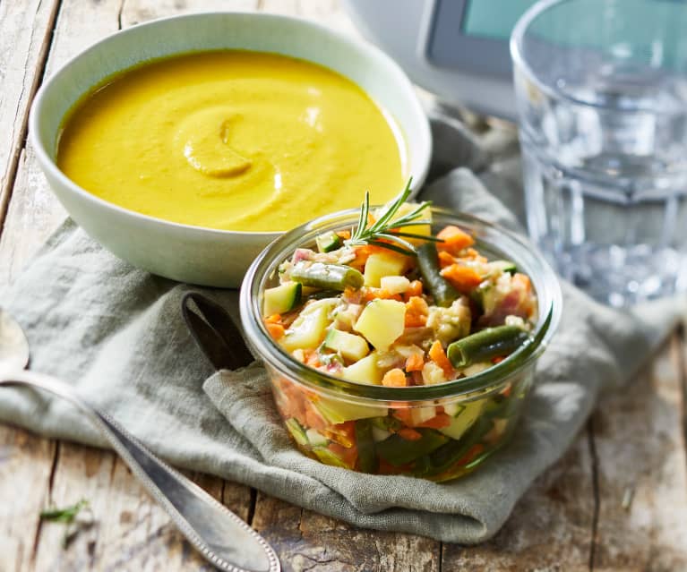 Soupe froide de légumes et salade