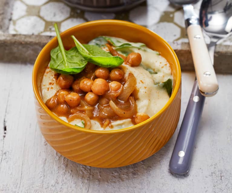 Kartoffelpüree mit Spinat und gewürzten Kichererbsen