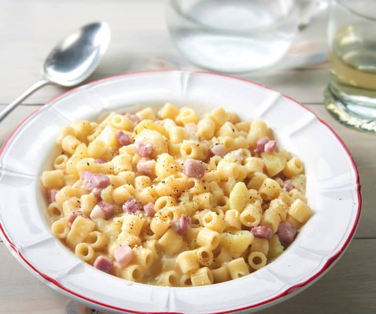 Calda e saporita la minestra con patate, provala!