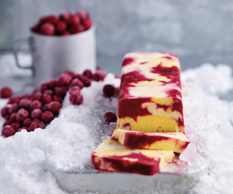 Gelado de manga e baunilha com cereja