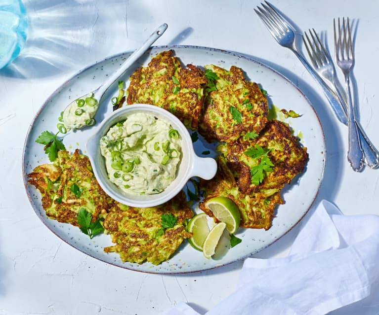 Sellerie-Kräuter-Puffer mit Avocadoquark