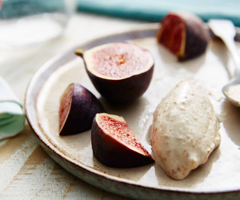 Figues à la cardamome et glace au yaourt (sous-vide)