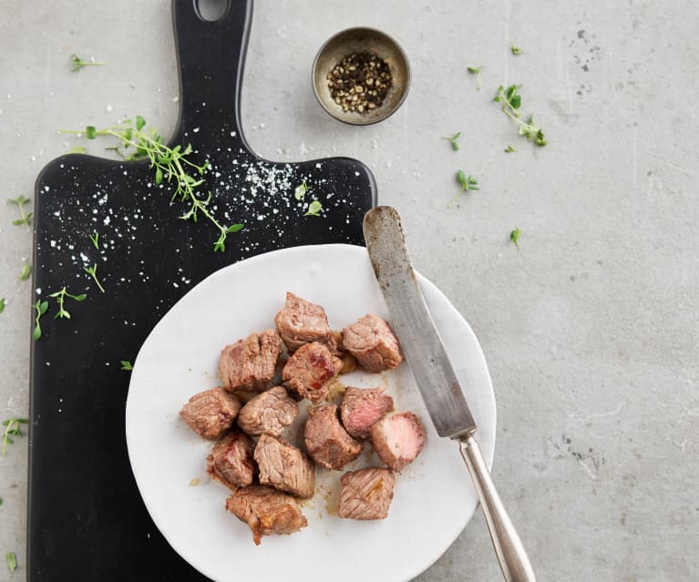 Dorer 250 g de bœuf en cubes (à point)