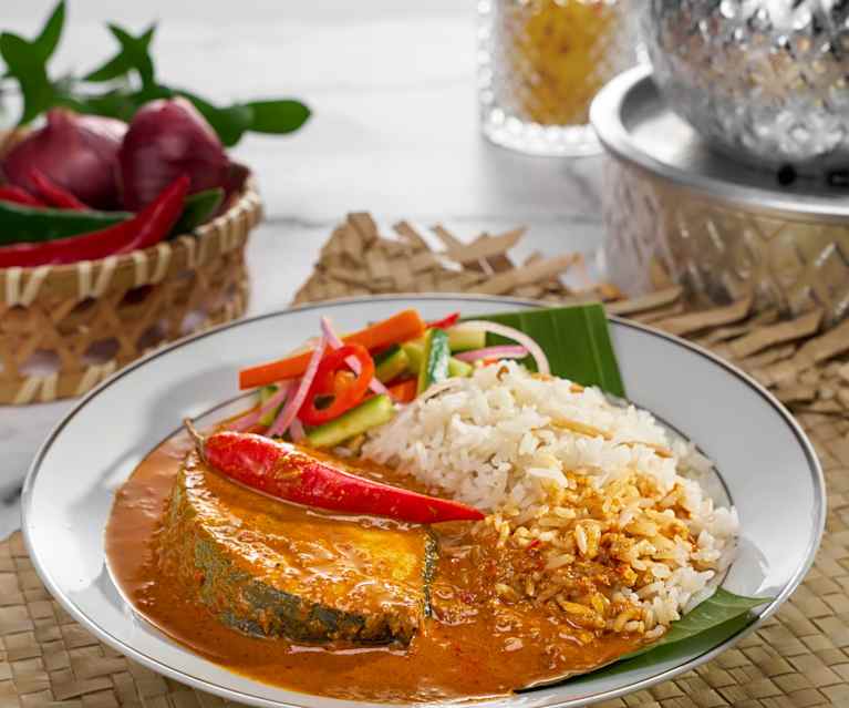 Trader's Rice with Tuna Gulai and Acar