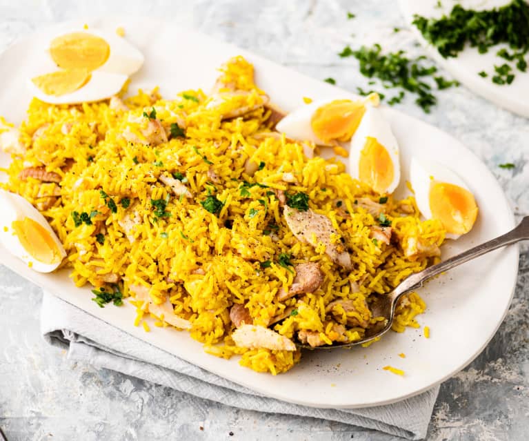 Arroz al curry con pescado ahumado