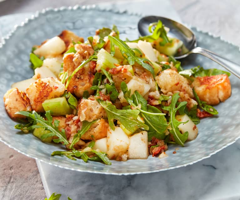 Insalata di pane fritto e melone giallo