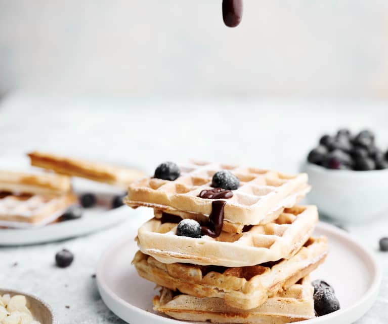 Waffles veganos con salsa de chocolate 