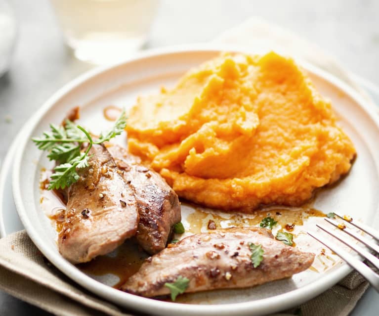 Aiguillettes de canard marinées, sauce au miel et purée de patates douces aux pois chiches Aiguillettes de canard marinées, sauce au miel et purée de patates douces aux pois chiches