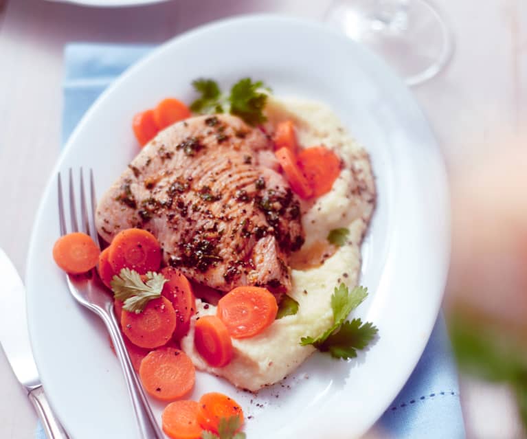 Putenfilet mit Wasabipüree und Möhren