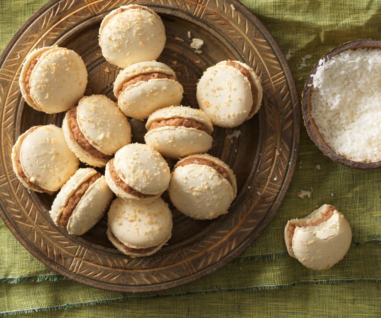 Macarons de coco com ganache de coco