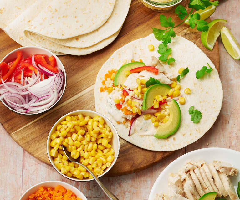 Tortillas au poulet, sauce au yaourt et piment