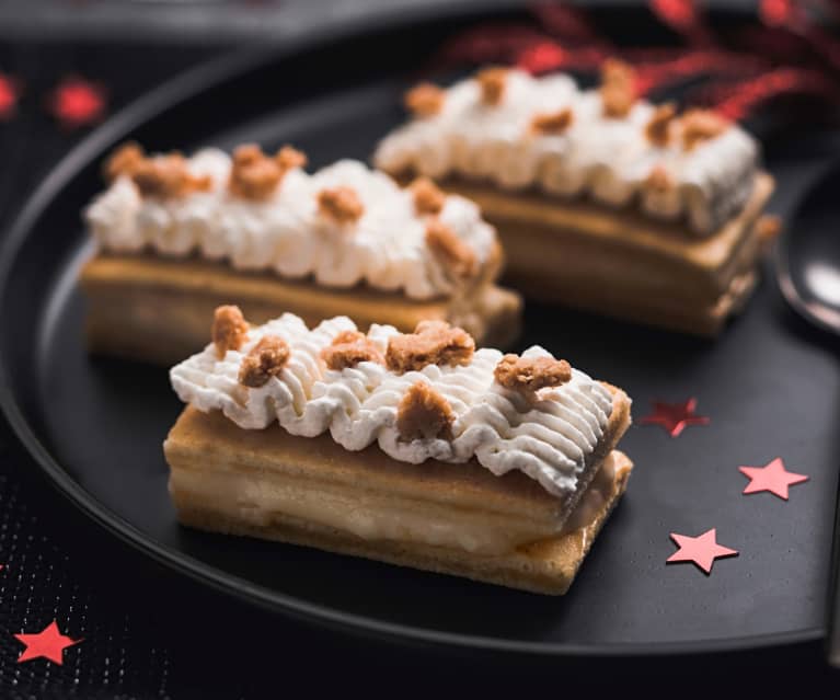 Mille-feuilles de crêpes dentelle à la crème Paris-Brest Pralinée