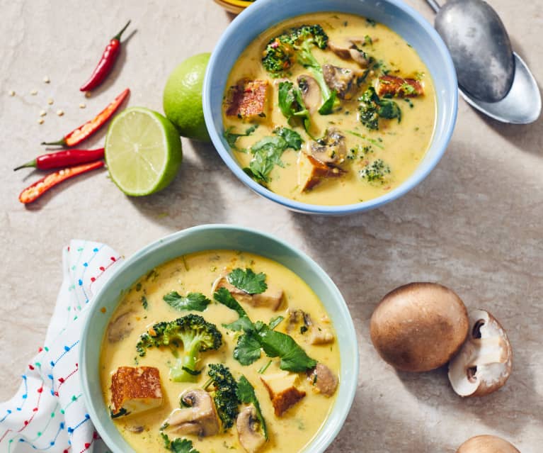 Feurige Ingwer-Limettensuppe mit Räuchertofu