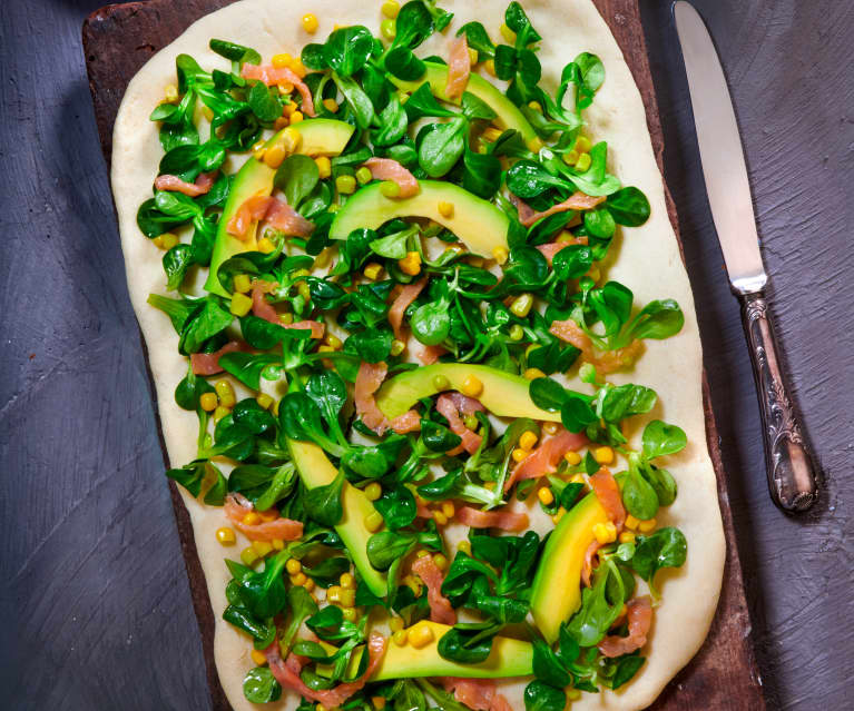 Pizza Gourmet con salmone e avocado