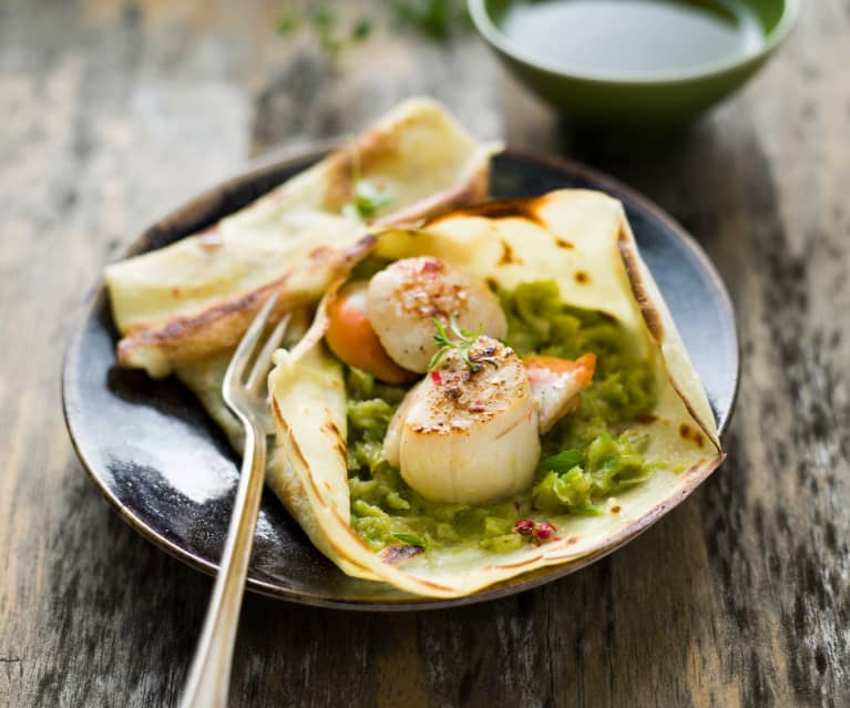 Crêpe garnie à la saint-jacques et fondue de poireaux