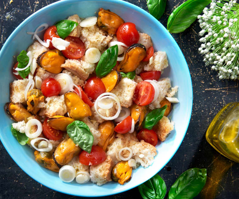 Panzanella cu fructe de mare