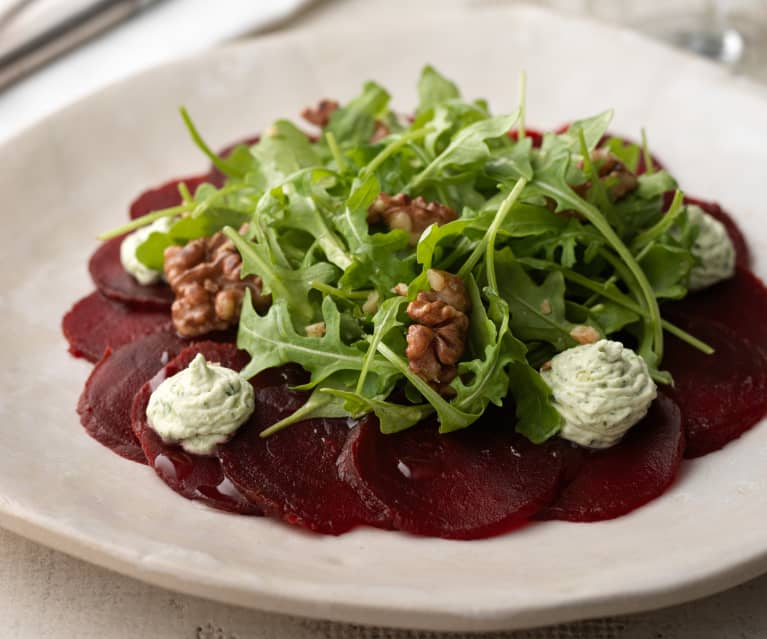 Rødbede Carpaccio med gedeost og rucola