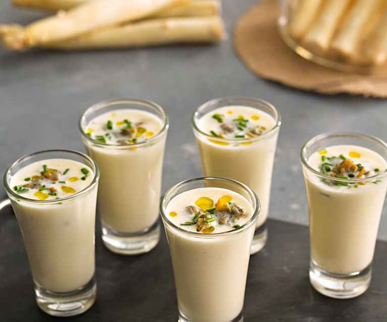 Crema tibia de espárragos con berberechos Crema tibia de espárragos con berberechos
