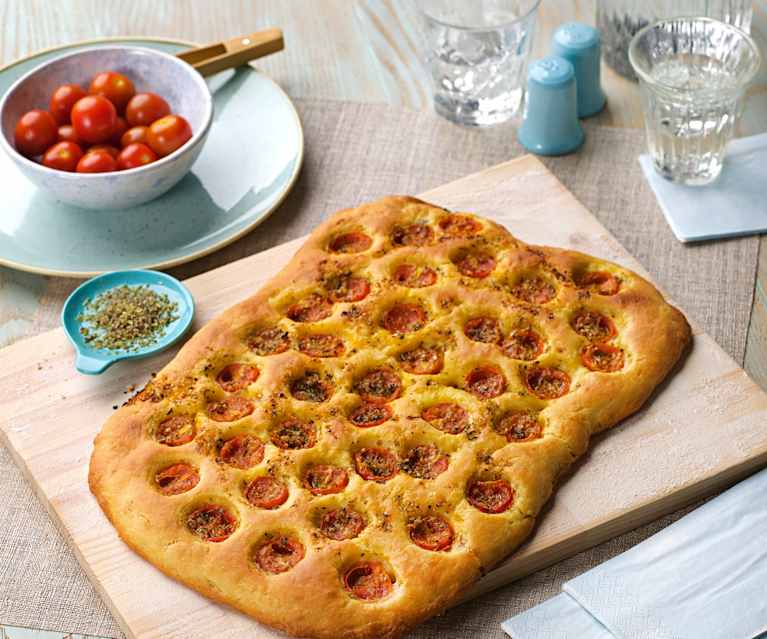 Focaccia de cherrys con hierbas provenzales Focaccia de cherrys con hierbas provenzales