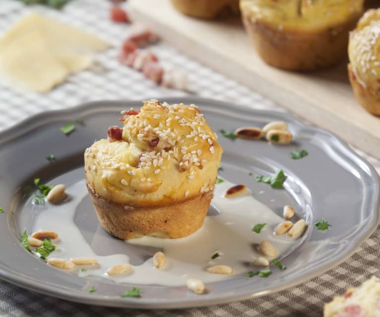 Muffin con pancetta affumicata, Parmigiano reggiano e crema al Gorgonzola