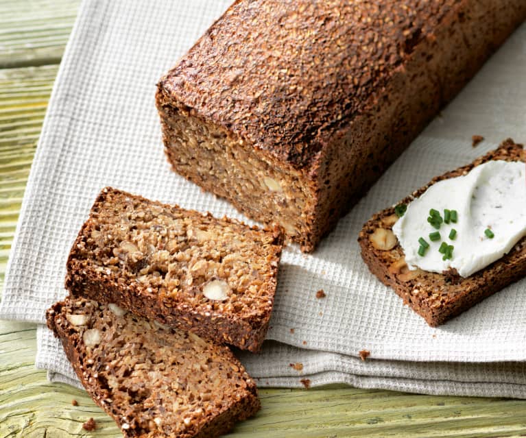 Schwarzbrot mit Nüssen