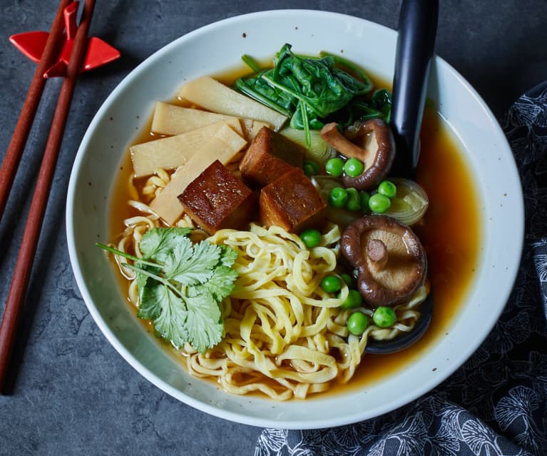 Ramen mit karamellisiertem Seitan Hauptgang Menü 3