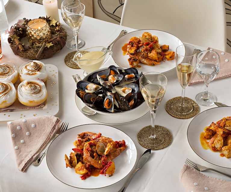 Menú: Mejillones con salsa maltesa. Caldereta de dorada y marisco. Postre de cítricos Menú: Mejillones con salsa maltesa. Caldereta de dorada y marisco. Postre de cítricos