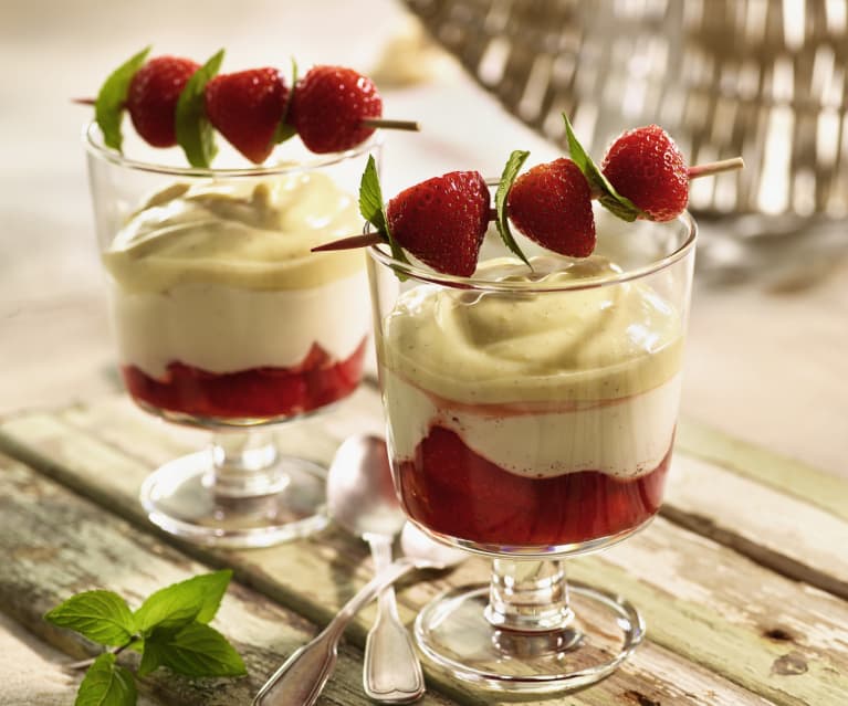 Quark-Mousse mit Vanille-Erdbeeren