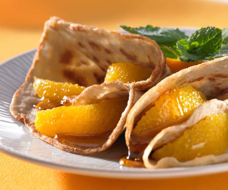 Buchweizen-Crêpes mit Ahornsirup und Orangenfilets