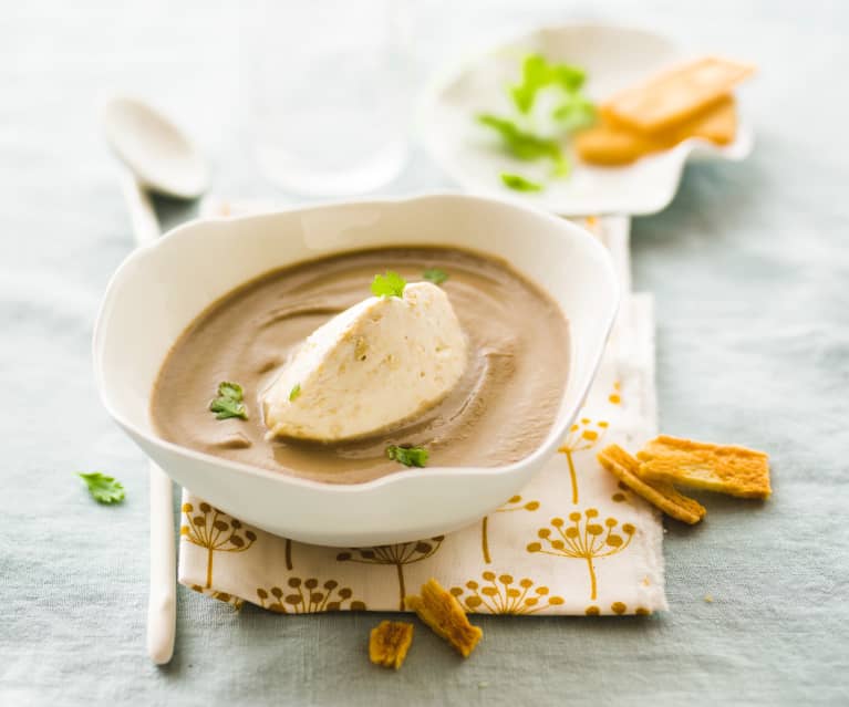 Veloute de champignons et chantilly au foie gras