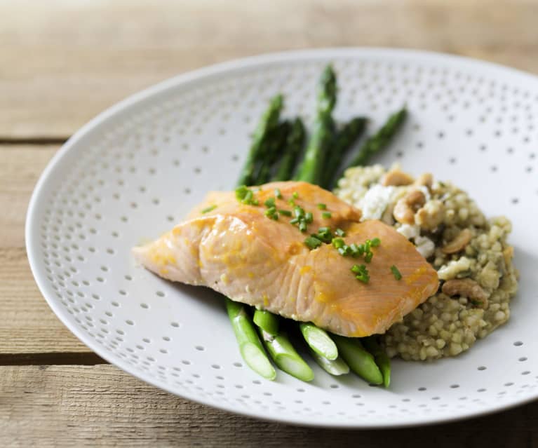 Salmon fillets with buckwheat and asparagus