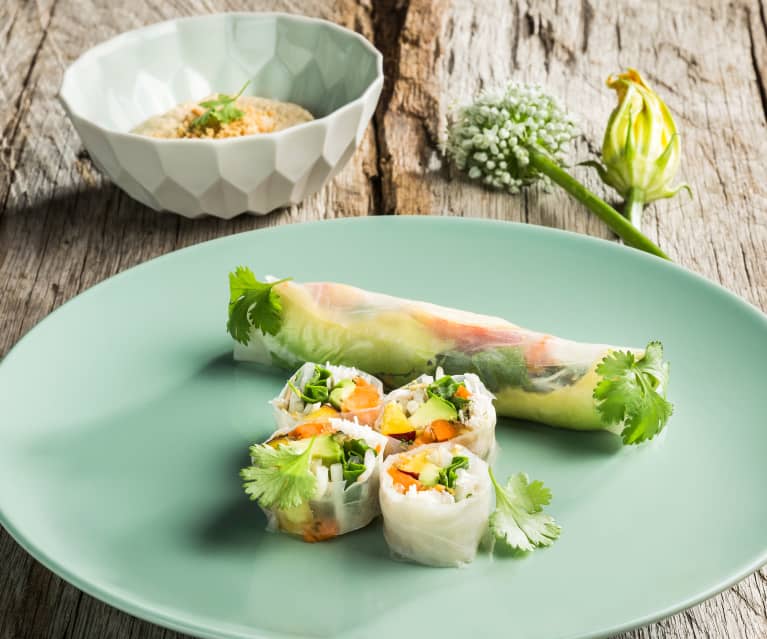 Fruchtige Summer-Rolls mit Erdnussdip