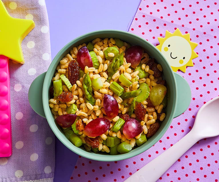 Insalata di cereali con asparagi e uva