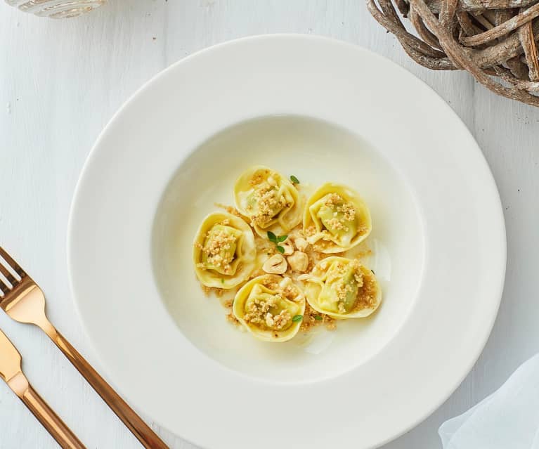 Tortelli di faraona e Parmigiano reggiano con nocciole tostate