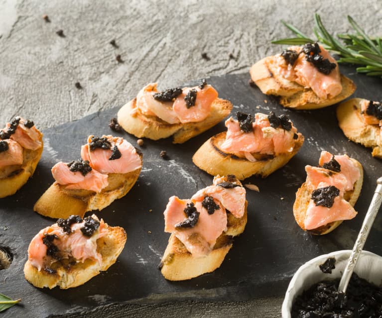 Salmón en escabeche con caramelo de aceituna