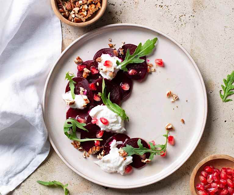 Carpaccio de betabel con burrata (Pelar)