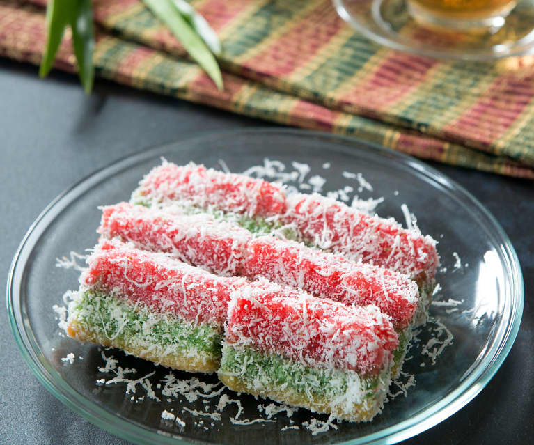 Kuih Sago (Steamed Sago Cake)