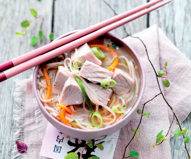 Soupe thaï aux nouilles de riz : recette facile (3 étapes)