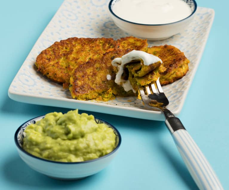 Zucchinipuffer mit Avocadocreme und Joghurtdip