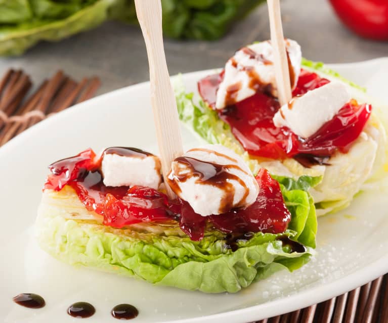 Bruschetta de laitue au poulet et poivrons caramélisés