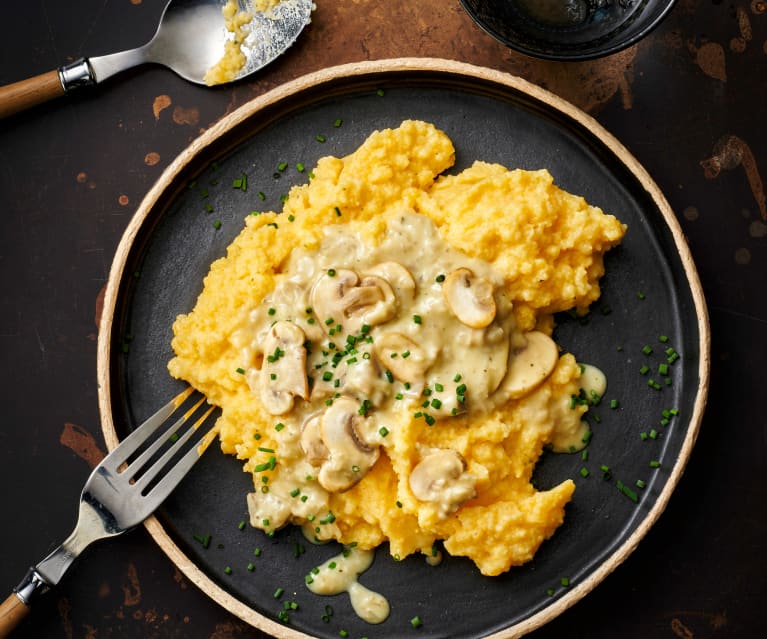 Polenta et sa sauce crémeuse aux champignons