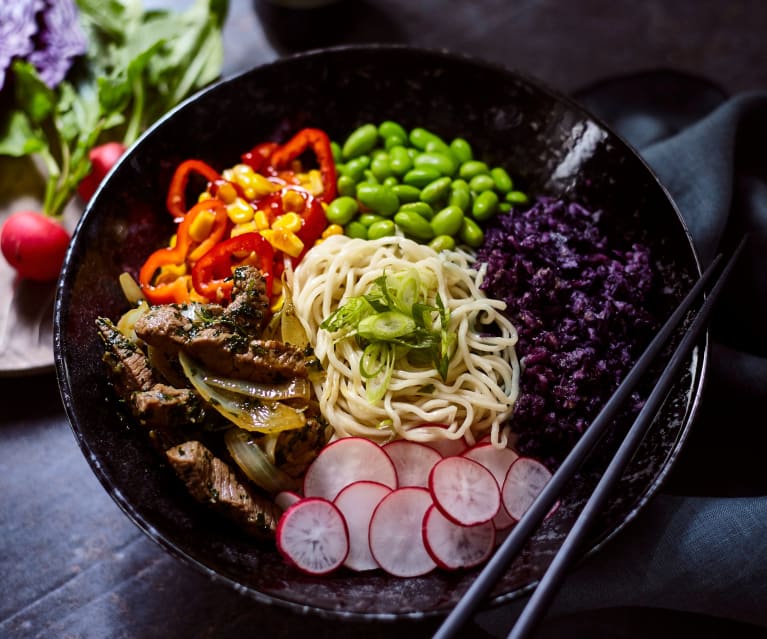 Bunte Ramen-Bowl