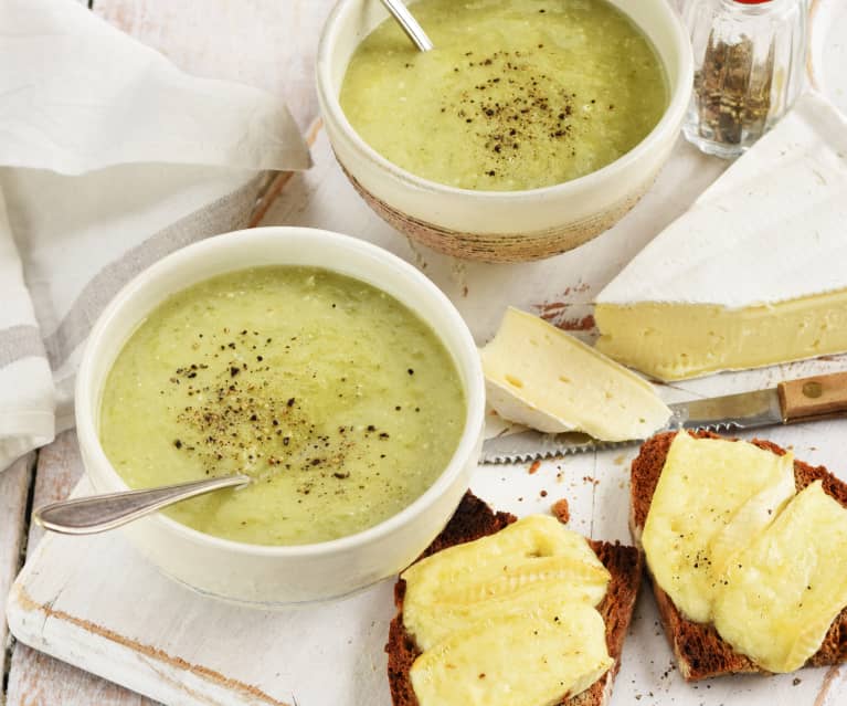 Vichyssoise (soupe) aux moules Avec du poireau et des pommes de terre