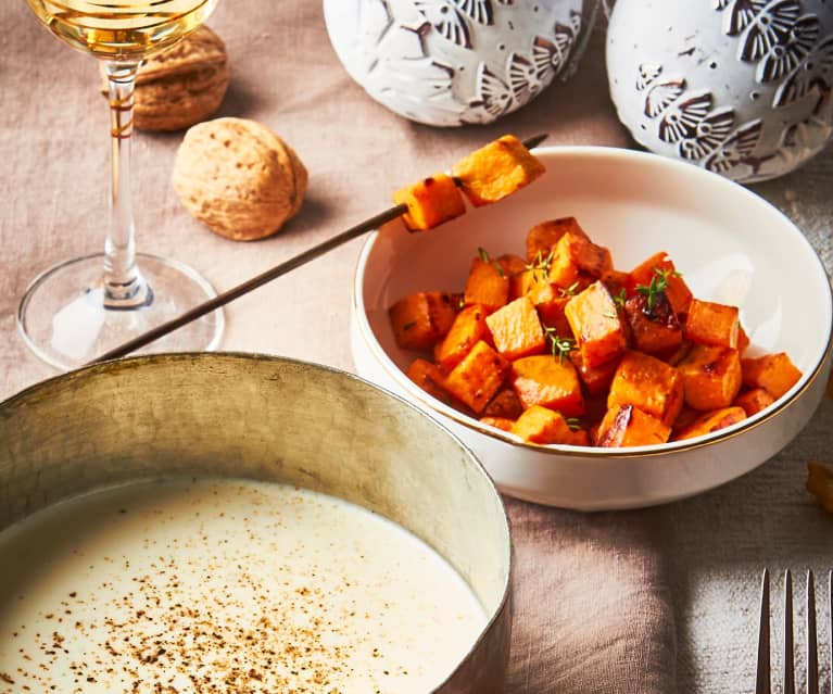 Cubetti di patate dolci con fonduta al formaggio erborinato e noci