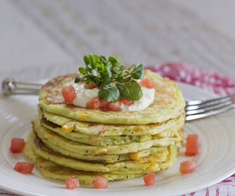 Pancakes di zucchine, mais e ricotta fresca