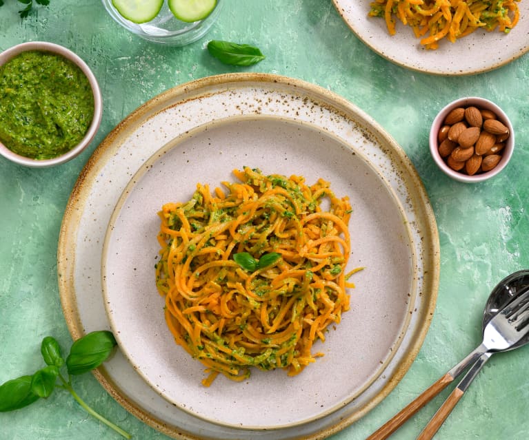 Sød kartoffelspagetti med krydderurtepesto