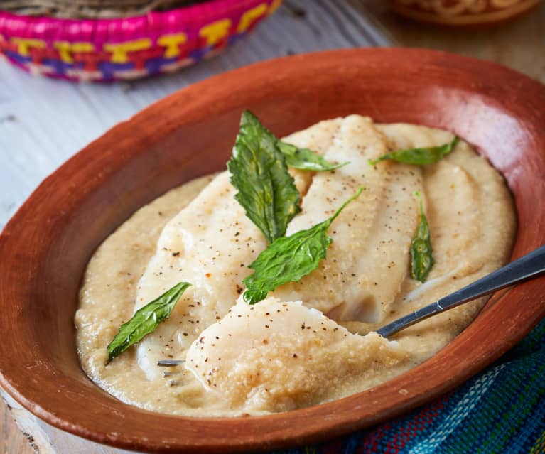 Pescado con mole blanco