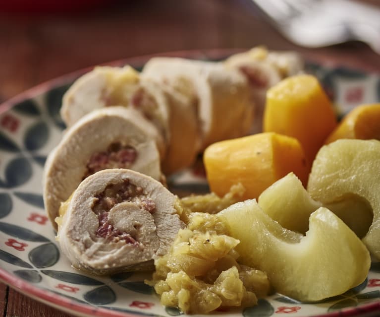 Roulé de poulet aux pommes et patates douces, sauce au curry